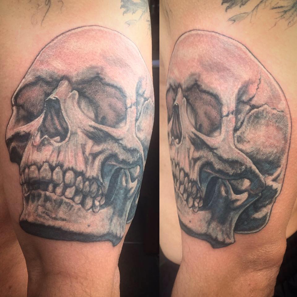Fresh Skull tattoo by Peter van der Helm