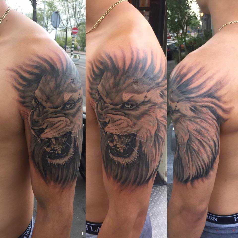 Lion tattoo done by Peter van der Helm